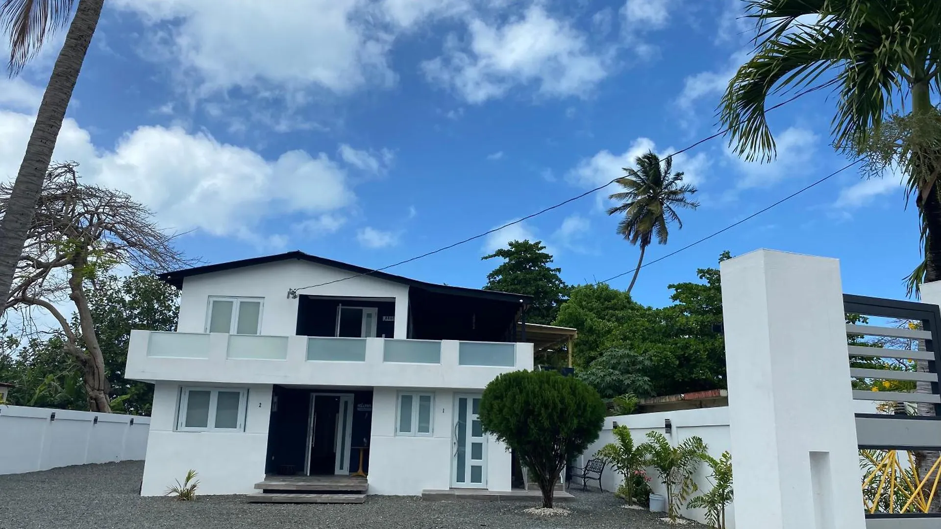 Sleek 3-Bdr Oasis Villa Iris Luquillo Porto Rico